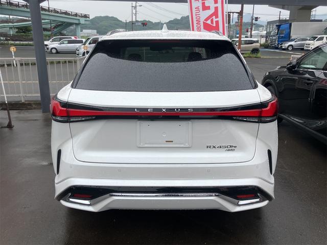 ＲＸ ＲＸ４５０ｈ＋　バージョンＬ　４ＷＤ・全周囲カメラ・クリアランスソナー・オートクルーズコントロール・レーンアシスト・パワーシート・パークアシスト・衝突被害軽減システム・エアロ・サンルーフ・ナビ・ＴＶ・オートマチックハイビーム（17枚目）