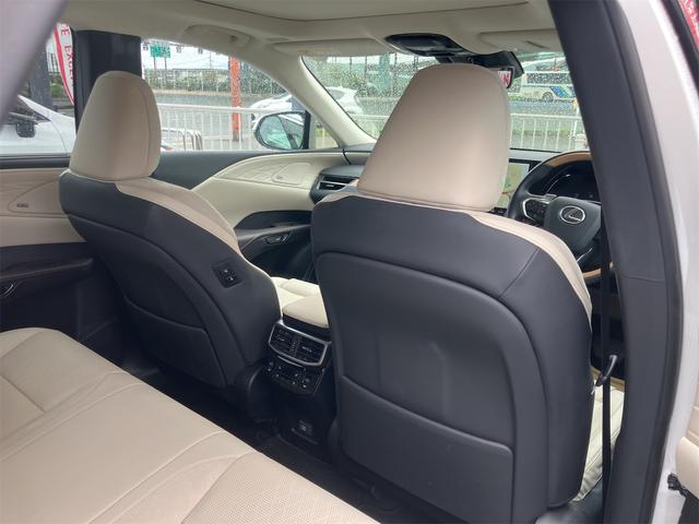 ＲＸ ＲＸ４５０ｈ＋　バージョンＬ　４ＷＤ・全周囲カメラ・クリアランスソナー・オートクルーズコントロール・レーンアシスト・パワーシート・パークアシスト・衝突被害軽減システム・エアロ・サンルーフ・ナビ・ＴＶ・オートマチックハイビーム（64枚目）