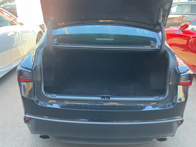 IS IS300 バージョンL 黒革シート・前後ドラレコ・レーダー・パノラミックビューモニター・ワンオーナー・オートクルーズコントロール・衝突被害軽減システム・ナビ・TV・アルミホイール・オートマチックハイビーム・オートライト(19枚目)