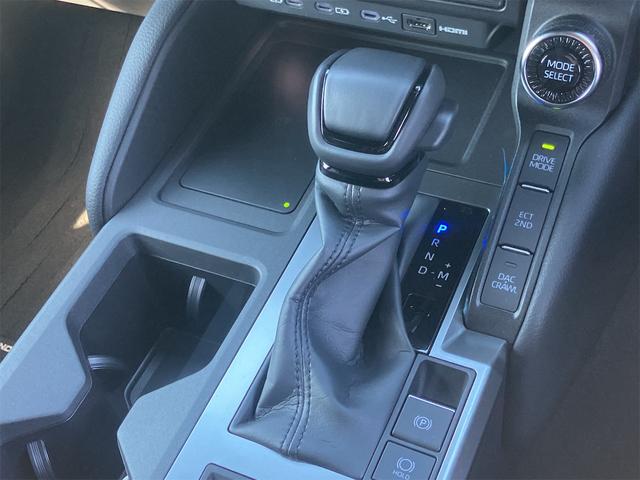 ランドクルーザー250 VX サンルーフ・黒革シート・パノラミックビューモニター・デジタルインナーミラー・4WD・オートクルーズコントロール・レーンアシスト・パワーシート・衝突被害軽減システム・ナビ・TV・オートライト(7枚目)