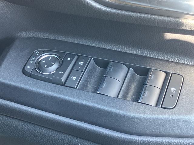 ランドクルーザー250 VX サンルーフ・黒革シート・パノラミックビューモニター・デジタルインナーミラー・4WD・オートクルーズコントロール・レーンアシスト・パワーシート・衝突被害軽減システム・ナビ・TV・オートライト(9枚目)