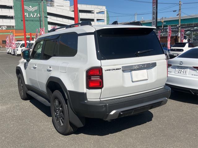 ランドクルーザー250 VX サンルーフ・黒革シート・パノラミックビューモニター・デジタルインナーミラー・4WD・オートクルーズコントロール・レーンアシスト・パワーシート・衝突被害軽減システム・ナビ・TV・オートライト(17枚目)
