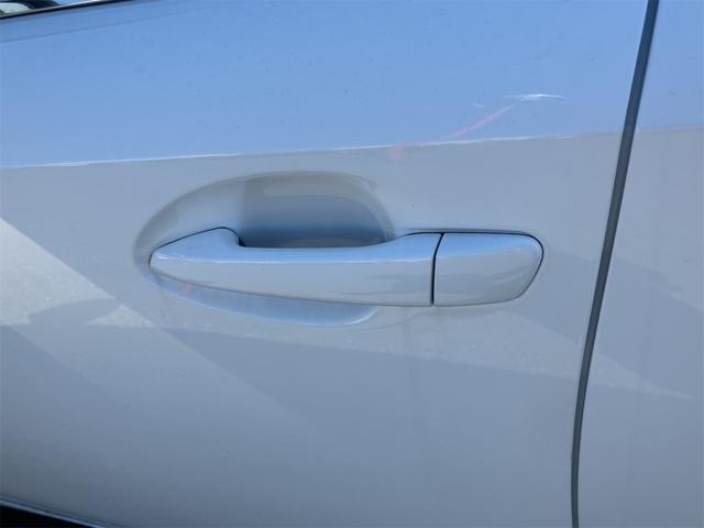 IS IS200t Fスポーツ 黒革エアシート・ドラレコ・クリアランスソナー・BSM・レーンアシスト・オートクルーズコントロール・衝突被害軽減システム・バックカメラ・ナビ・TV・アルミホイール・オートマチックハイビーム・オートライト(27枚目)