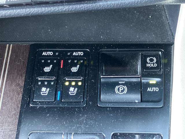 シートヒーターがあるため寒い冬場でも車に乗り込んで、体をすぐに温めることができます。