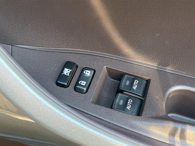 ｉＱ １３０Ｇ　レザーパッケージ　ナビ・ＴＶ・クリアランスソナー・アルミホイール・ハーフレザーシート・スマートキー・電動格納ミラー・ＣＶＴ・盗難防止システム・衝突安全ボディ・ＡＢＳ・ＥＳＣ・ＣＤ・ＤＶＤ再生（11枚目）