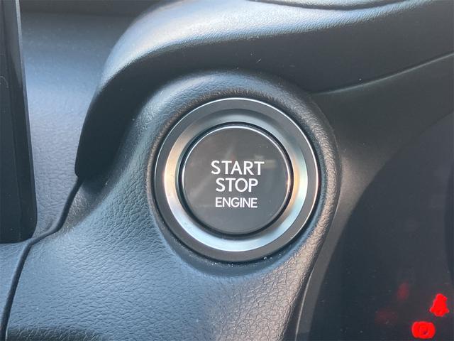 【スマートキーシステム】携帯したスマートキーを取り出すことなく、ドアの施錠・解錠が可能で、ワンプッシュでエンジンがスタート！！