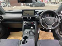 運転者にとっては日々使用することとなる運転席です。運転席からの視界は、店頭にてお客様ご自身の目でお確かめください！ 2