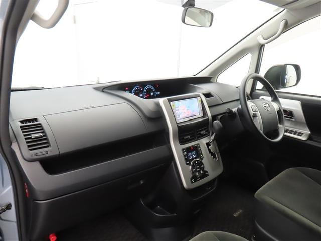 ノア Ｘ　スマートエディション　ナビ＆ＴＶ　リアクーラー　キーレス　パワーウインドウ　１オーナー　スマートキー　ウォークスルー　ワンセグテレビ　３列シート　パワーステアリング　盗難防止システム　オートエアコン　エアバッグ　メモリナビ（39枚目）