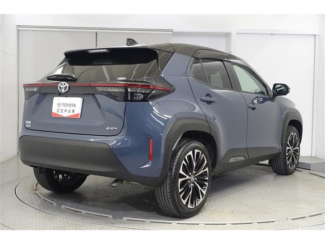 ヤリスクロス ハイブリッドＺ　ドライブレコーダ　インテリジェントキー　アルミホイル　ＬＥＤライト　１オ－ナ－　リアカメラ　クルーズコントロール　整備記録簿　横滑り防止システム　ナビＴＶ　メモリーナビゲーション　電動シ－ト　パワステ（3枚目）