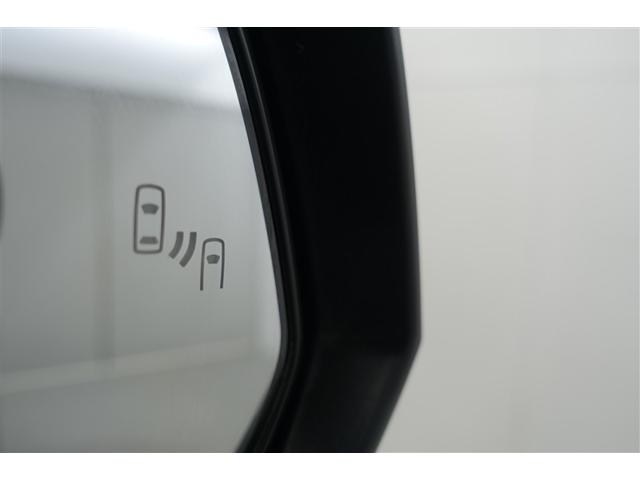 ���u���C���h�X�|�b�g���j�^�[�t���ł��A�ׂ̎Ԑ��𑖂�ԗ������[�_�[�Ō��m�A�h�A�~���[�ł͊m�F���ɂ����㑤���G���A�̎ԗ������m�点�������܂��B