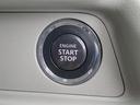 スマートキーを携帯し、ドアハンドルのセンサーにタッチするだけで施錠、ドアハンドルを握るだけで、解錠できます。プッシュスタートエンジンです♪ブレーキを踏みながらボタンを押すだけ。