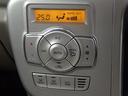 エアコンはオートタイプが装着済みです!オートモードにしておけば、車内温度を設定するだけで風の料や吹き出し口の切り替えを機械が行ってくれます!一年中快適な環境を作れますよ♪
