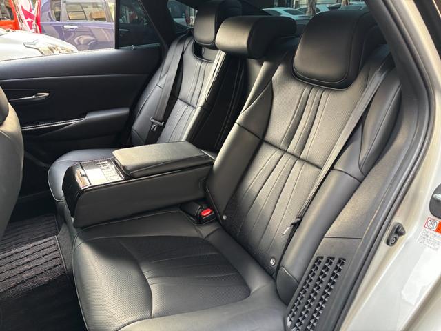 クラウンハイブリッド G 黒本革 パノラミックビューモニター 18AW AppleCarPlay デュアルオートエアコン 三眼LEDヘッドライト 全席シートヒーター&前席シートクーラー 前後ドラレコ ETC PCS LTA(28枚目)