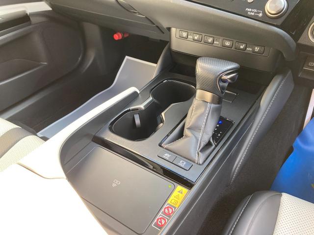 ES ES300h Fスポーツ 後期型 TRDフルエアロ&TRDマフラー デジタルインナーミラー オレンジキャリパー パワートランク ワイヤレス充電 カラーヘッドアップディスプレイ ワンオーナー パノラミックビューモニター(9枚目)