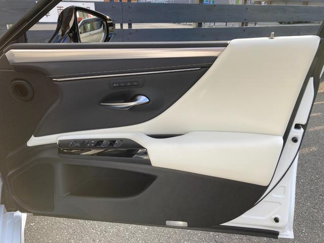 ES ES300h Fスポーツ 後期型 TRDフルエアロ&TRDマフラー デジタルインナーミラー オレンジキャリパー パワートランク ワイヤレス充電 カラーヘッドアップディスプレイ ワンオーナー パノラミックビューモニター(42枚目)