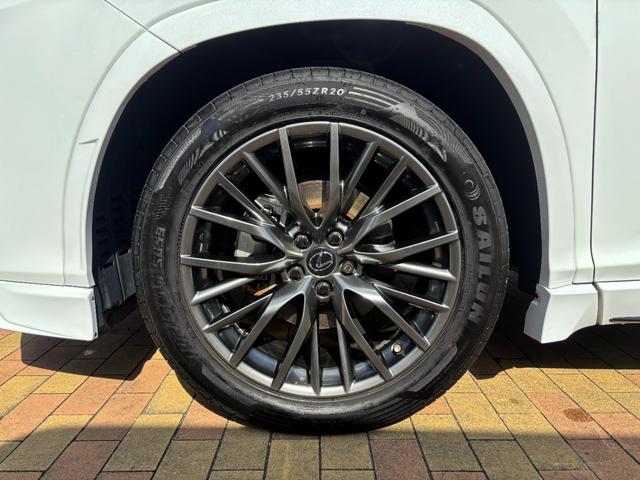ＲＸ ＲＸ４５０ｈ　Ｆスポーツ　後期型　赤革　サンルーフ　ＴＲＤフルエアロ＆スポーツマフラー　パノラミックビューモニター　１２．３型ナビ　ＡｐｐｌｅＣａｒＰｌａｙ　三眼ＬＥＤヘッドライト　パワーバックドア　２０ｉｎｃｈＡＷ（22枚目）