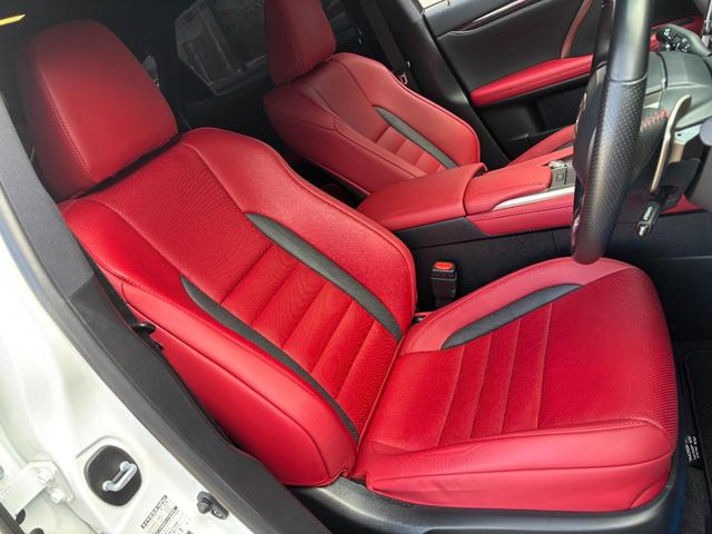 ＲＸ ＲＸ４５０ｈ　Ｆスポーツ　後期型　赤革　サンルーフ　ＴＲＤフルエアロ＆スポーツマフラー　パノラミックビューモニター　１２．３型ナビ　ＡｐｐｌｅＣａｒＰｌａｙ　三眼ＬＥＤヘッドライト　パワーバックドア　２０ｉｎｃｈＡＷ（29枚目）