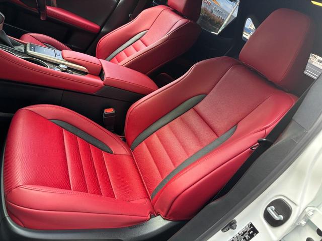 ＲＸ ＲＸ４５０ｈ　Ｆスポーツ　後期型　赤革　サンルーフ　ＴＲＤフルエアロ＆スポーツマフラー　パノラミックビューモニター　１２．３型ナビ　ＡｐｐｌｅＣａｒＰｌａｙ　三眼ＬＥＤヘッドライト　パワーバックドア　２０ｉｎｃｈＡＷ（31枚目）