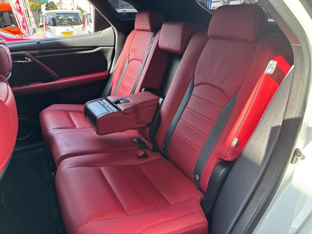 ＲＸ ＲＸ４５０ｈ　Ｆスポーツ　後期型　赤革　サンルーフ　ＴＲＤフルエアロ＆スポーツマフラー　パノラミックビューモニター　１２．３型ナビ　ＡｐｐｌｅＣａｒＰｌａｙ　三眼ＬＥＤヘッドライト　パワーバックドア　２０ｉｎｃｈＡＷ（33枚目）