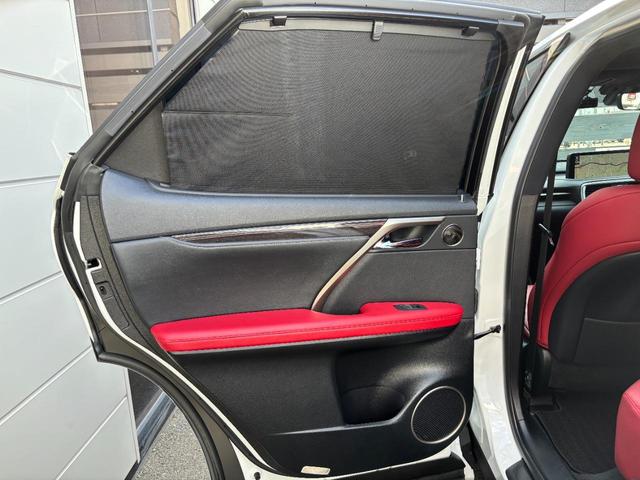 ＲＸ ＲＸ４５０ｈ　Ｆスポーツ　後期型　赤革　サンルーフ　ＴＲＤフルエアロ＆スポーツマフラー　パノラミックビューモニター　１２．３型ナビ　ＡｐｐｌｅＣａｒＰｌａｙ　三眼ＬＥＤヘッドライト　パワーバックドア　２０ｉｎｃｈＡＷ（37枚目）
