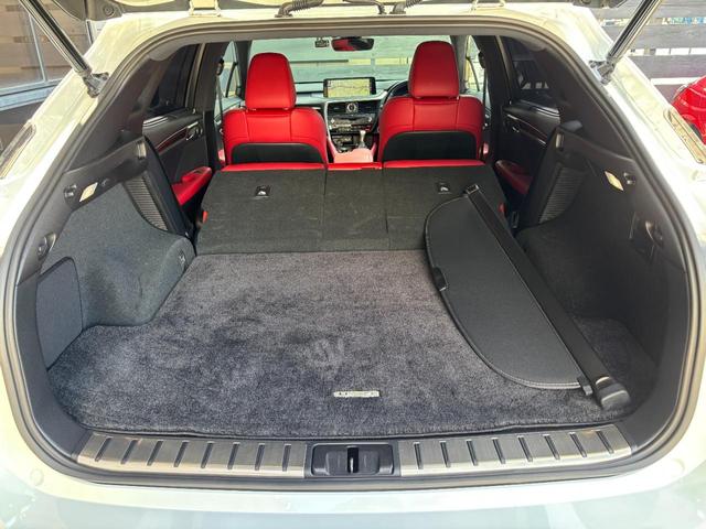 ＲＸ ＲＸ４５０ｈ　Ｆスポーツ　後期型　赤革　サンルーフ　ＴＲＤフルエアロ＆スポーツマフラー　パノラミックビューモニター　１２．３型ナビ　ＡｐｐｌｅＣａｒＰｌａｙ　三眼ＬＥＤヘッドライト　パワーバックドア　２０ｉｎｃｈＡＷ（39枚目）