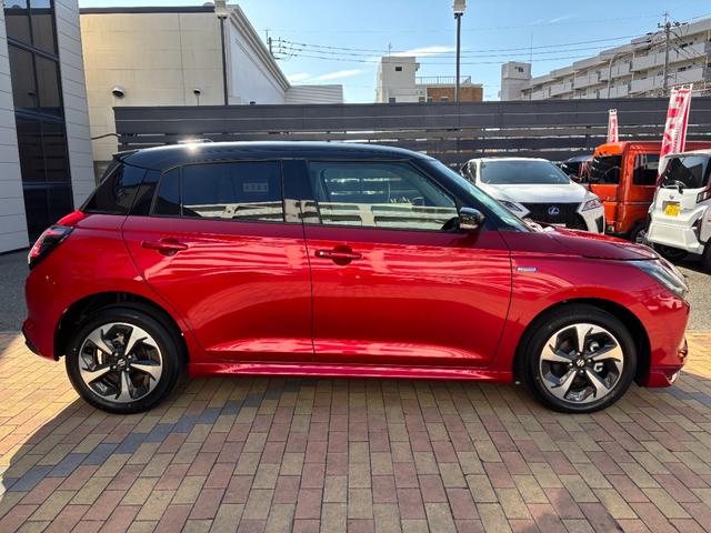 スイフト ハイブリッドMZ 1オーナー 赤黒ツートン フロントエアロ 9型ディスプレイオーディオ AppleCarPlay オートエアコン LEDヘッドライト 前席シートヒーター デュアルセンサーブレーキサポート2 16AW(9枚目)