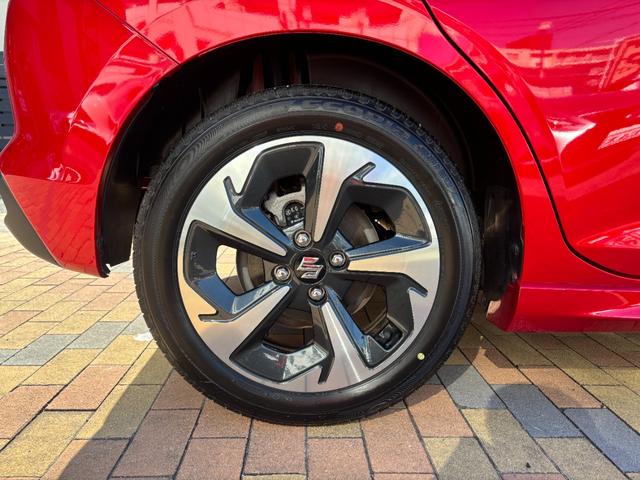 スイフト ハイブリッドMZ 1オーナー 赤黒ツートン フロントエアロ 9型ディスプレイオーディオ AppleCarPlay オートエアコン LEDヘッドライト 前席シートヒーター デュアルセンサーブレーキサポート2 16AW(18枚目)