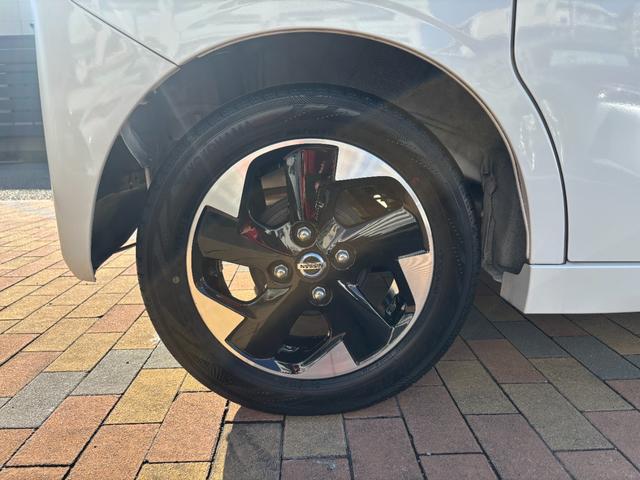 ルークス ハイウェイスター　Ｘ　ツートンルーフ　純正９型ナビ　全方位カメラ　フルセグＴＶ　オートエアコン　片側パワースライドドア　オート付きＬＥＤヘッドライト　後席サーキュレーター＆テーブル　ドラレコ　ＥＴＣ　１４ｉｎｃｈＡＷ（16枚目）