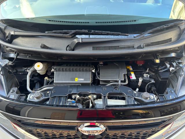 ルークス ハイウェイスター　Ｘ　ツートンルーフ　純正９型ナビ　全方位カメラ　フルセグＴＶ　オートエアコン　片側パワースライドドア　オート付きＬＥＤヘッドライト　後席サーキュレーター＆テーブル　ドラレコ　ＥＴＣ　１４ｉｎｃｈＡＷ（20枚目）