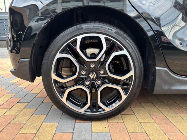 スイフトスポーツ ベースグレード 6速MT 新品ディスプレイオーディオ AppleCarPlay オートエアコン LEDヘッドライト 運転席シートヒーター 衝突軽減ブレーキ 車線逸脱警報 クリアランスソナー RCC 17inchAW(17枚目)