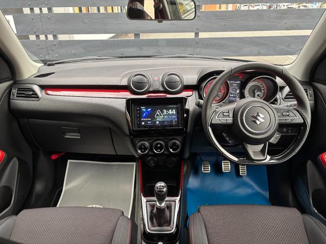 スイフトスポーツ ベースグレード 6速MT 新品ディスプレイオーディオ AppleCarPlay オートエアコン LEDヘッドライト 運転席シートヒーター 衝突軽減ブレーキ 車線逸脱警報 クリアランスソナー RCC 17inchAW(21枚目)