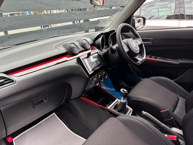 スイフトスポーツ ベースグレード 6速MT 新品ディスプレイオーディオ AppleCarPlay オートエアコン LEDヘッドライト 運転席シートヒーター 衝突軽減ブレーキ 車線逸脱警報 クリアランスソナー RCC 17inchAW(24枚目)