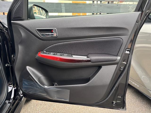 スイフトスポーツ ベースグレード 6速MT 新品ディスプレイオーディオ AppleCarPlay オートエアコン LEDヘッドライト 運転席シートヒーター 衝突軽減ブレーキ 車線逸脱警報 クリアランスソナー RCC 17inchAW(28枚目)