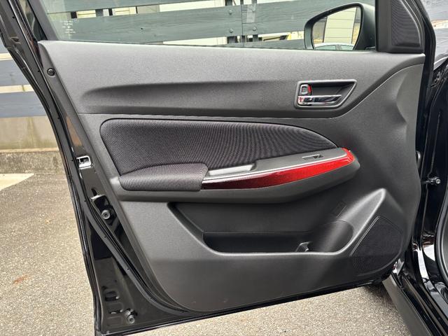 スイフトスポーツ ベースグレード 6速MT 新品ディスプレイオーディオ AppleCarPlay オートエアコン LEDヘッドライト 運転席シートヒーター 衝突軽減ブレーキ 車線逸脱警報 クリアランスソナー RCC 17inchAW(29枚目)