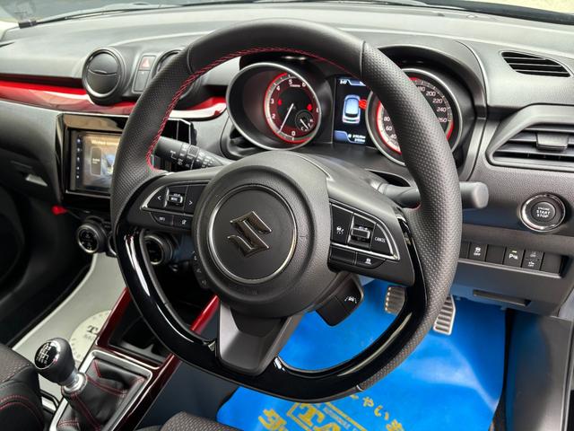 スイフトスポーツ ベースグレード 6速MT 新品ディスプレイオーディオ AppleCarPlay オートエアコン LEDヘッドライト 運転席シートヒーター 衝突軽減ブレーキ 車線逸脱警報 クリアランスソナー RCC 17inchAW(39枚目)