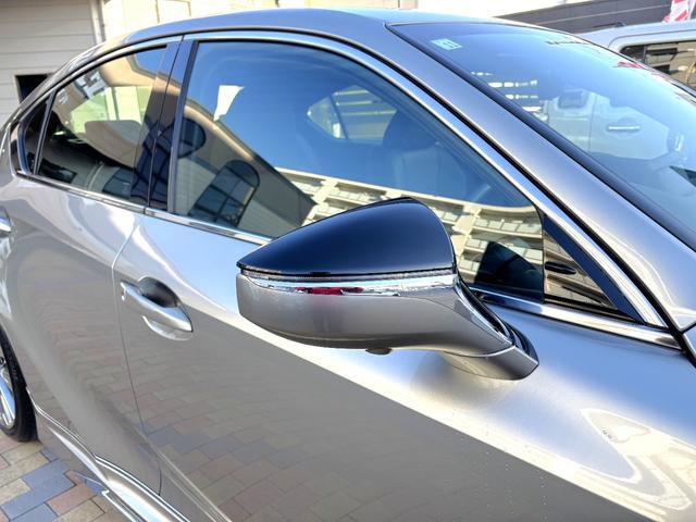 ＩＳ ＩＳ３００ｈ　Ｆスポーツ　フルエアロ＆スポーツマフラー　黒本革　パノラミックビューモニター　三眼ＬＥＤヘッドライト　前席シートヒーター＆ベンチレーション　デュアルオートエアコン　前後ドラレコ　ＥＴＣ　ＲＣＣ　１９ｉｎｃｈＡＷ（17枚目）