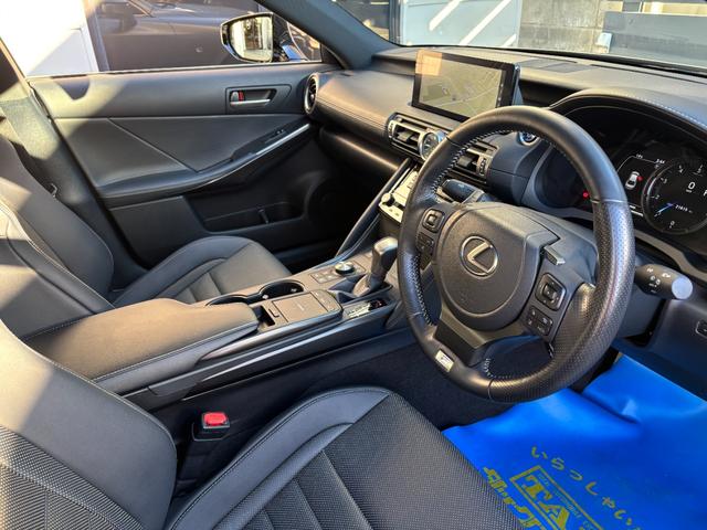 ＩＳ ＩＳ３００ｈ　Ｆスポーツ　フルエアロ＆スポーツマフラー　黒本革　パノラミックビューモニター　三眼ＬＥＤヘッドライト　前席シートヒーター＆ベンチレーション　デュアルオートエアコン　前後ドラレコ　ＥＴＣ　ＲＣＣ　１９ｉｎｃｈＡＷ（26枚目）