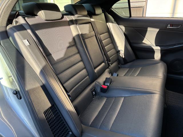 ＩＳ ＩＳ３００ｈ　Ｆスポーツ　フルエアロ＆スポーツマフラー　黒本革　パノラミックビューモニター　三眼ＬＥＤヘッドライト　前席シートヒーター＆ベンチレーション　デュアルオートエアコン　前後ドラレコ　ＥＴＣ　ＲＣＣ　１９ｉｎｃｈＡＷ（30枚目）