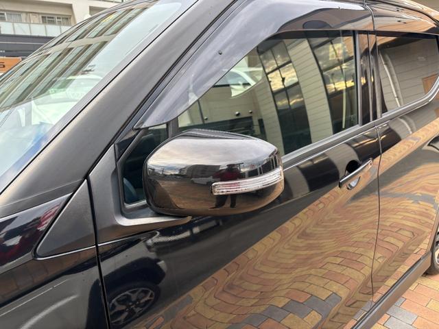 オシャレなドアミラーウインカー付き！曲がる際も前方の車から見え易いので、事故の防止にも役立ちます！