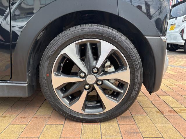 １５ｉｎｃｈアルミホイールです！運転中のビジュアルを演出してくれる重要なポイントですね！オシャレは足元から♪