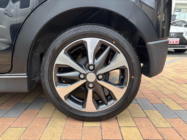 １５ｉｎｃｈアルミホイールです！運転中のビジュアルを演出してくれる重要なポイントですね！オシャレは足元から♪