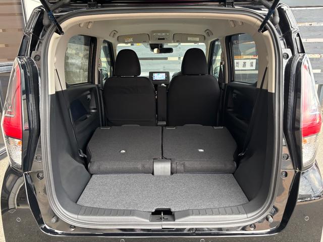 後部座席を倒すと、更に広い空間を確保できます♪レジャーにもピッタリです！