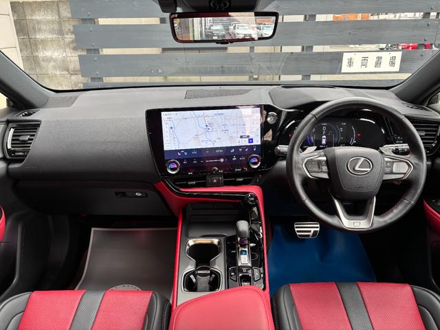 ＮＸ ＮＸ３５０ｈ　Ｆスポーツ　ＴＲＤフルエアロ　パノラマルーフ　赤本革　パノラミックビューモニター　三眼ＬＥＤ　デジタルインナーミラー　１４型ナビ　ＡｐｐｌｅＣａｒＰｌａｙ　パワーバックドア　アドバンスドパーク　２０ｉｎｃｈＡＷ（26枚目）