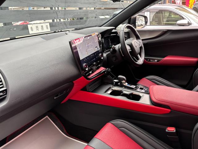 ＮＸ ＮＸ３５０ｈ　Ｆスポーツ　ＴＲＤフルエアロ　パノラマルーフ　赤本革　パノラミックビューモニター　三眼ＬＥＤ　デジタルインナーミラー　１４型ナビ　ＡｐｐｌｅＣａｒＰｌａｙ　パワーバックドア　アドバンスドパーク　２０ｉｎｃｈＡＷ（29枚目）