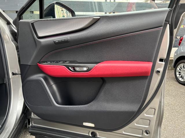 ＮＸ ＮＸ３５０ｈ　Ｆスポーツ　ＴＲＤフルエアロ　パノラマルーフ　赤本革　パノラミックビューモニター　三眼ＬＥＤ　デジタルインナーミラー　１４型ナビ　ＡｐｐｌｅＣａｒＰｌａｙ　パワーバックドア　アドバンスドパーク　２０ｉｎｃｈＡＷ（34枚目）