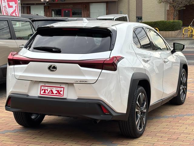 ＵＸ ＵＸ２５０ｈ　バージョンＬ　ＭＣ後モデル　白本革　パノラミックビュー　１２．３型ナビ　フルセグ　デュアルオートエアコン　三眼ＬＥＤヘッドライト　前席シートヒーター＆ベンチレーション　前後ドラレコ　ＥＴＣ　ＰＣＳ　１８ｉｎｃｈＡＷ（6枚目）
