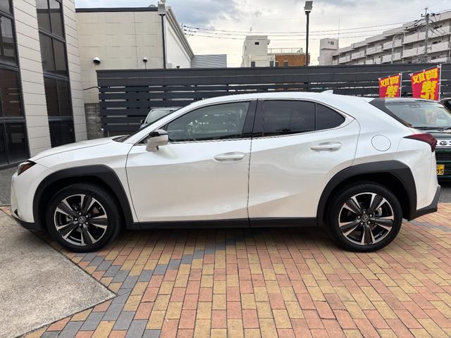 ＵＸ ＵＸ２５０ｈ　バージョンＬ　ＭＣ後モデル　白本革　パノラミックビュー　１２．３型ナビ　フルセグ　デュアルオートエアコン　三眼ＬＥＤヘッドライト　前席シートヒーター＆ベンチレーション　前後ドラレコ　ＥＴＣ　ＰＣＳ　１８ｉｎｃｈＡＷ（10枚目）