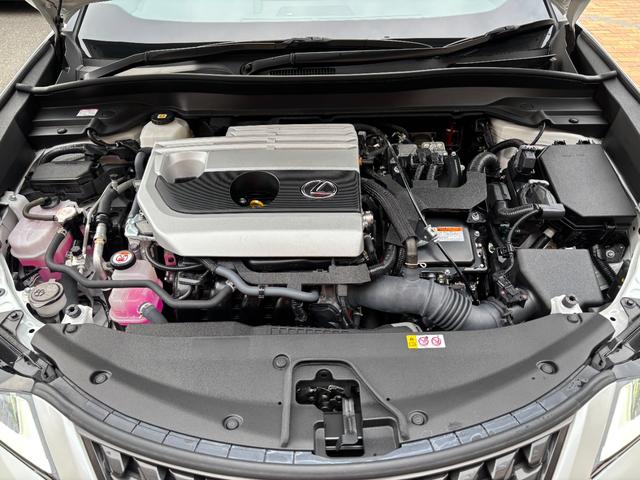 ＵＸ ＵＸ２５０ｈ　バージョンＬ　ＭＣ後モデル　白本革　パノラミックビュー　１２．３型ナビ　フルセグ　デュアルオートエアコン　三眼ＬＥＤヘッドライト　前席シートヒーター＆ベンチレーション　前後ドラレコ　ＥＴＣ　ＰＣＳ　１８ｉｎｃｈＡＷ（20枚目）