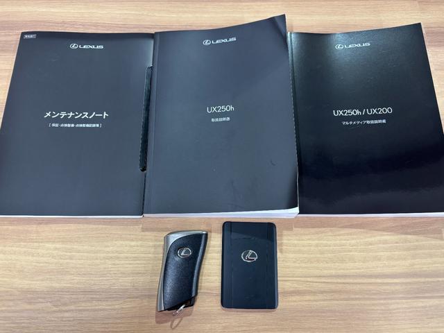 ＵＸ ＵＸ２５０ｈ　バージョンＬ　ＭＣ後モデル　白本革　パノラミックビュー　１２．３型ナビ　フルセグ　デュアルオートエアコン　三眼ＬＥＤヘッドライト　前席シートヒーター＆ベンチレーション　前後ドラレコ　ＥＴＣ　ＰＣＳ　１８ｉｎｃｈＡＷ（21枚目）