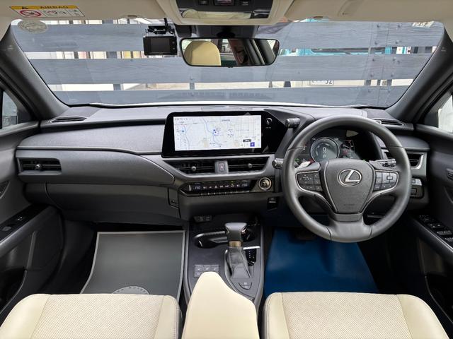 ＵＸ ＵＸ２５０ｈ　バージョンＬ　ＭＣ後モデル　白本革　パノラミックビュー　１２．３型ナビ　フルセグ　デュアルオートエアコン　三眼ＬＥＤヘッドライト　前席シートヒーター＆ベンチレーション　前後ドラレコ　ＥＴＣ　ＰＣＳ　１８ｉｎｃｈＡＷ（22枚目）
